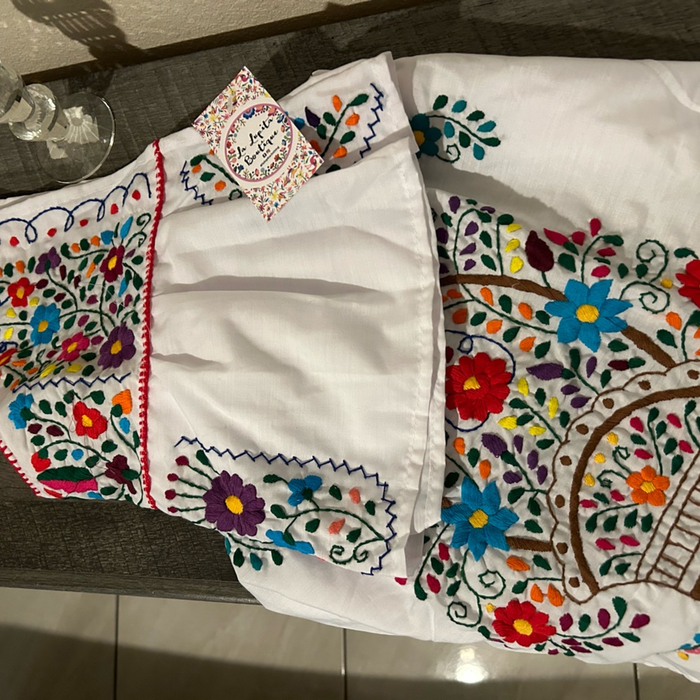 Authentic Mexican style crop shirt and skirt, size L perfect for trips to Mexico
